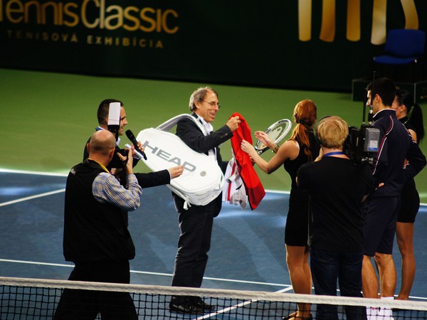 Zápasovú pauzu vyplnila dražba tenisových artefaktov Djokoviča a ďalších aktérov, priniesla viac ako 50 000 eur pre charitatívne nadácie