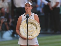 VIDEO Dlhá trojsetová bitka českých tenistiek je na konci: Linda Nosková je šampiónkou Wimbledonu!