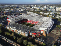 Veľký boj o Manchester United pokračuje! Na spadnutie rekordný obchod v športovom svete