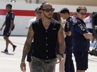 Bývalý šéf F1 svoje rozhodnutie ľutuje: Podvod! Hamilton nie je skutočný 7-násobný majster