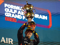 VIDEO Verstappen a Red Bull ovládli Veľkú cenu Bahrajnu! Hrdinom dňa Fernando Alonso