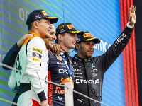 Verstappen si podmanil aj Silverstone: V McLarene otvárajú šampanské, katastrofálne Ferrari
