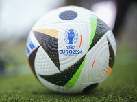 FOTO Predstavili oficiálnu loptu pre EURO 2024: Zahrajú si s ňou aj slovenskí futbalisti?