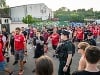 Policajti odvádzajú fanúšikov CSKA