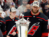 Kapitán Jordan Staal (11)