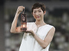Rikako Ikeeová drží lampáš