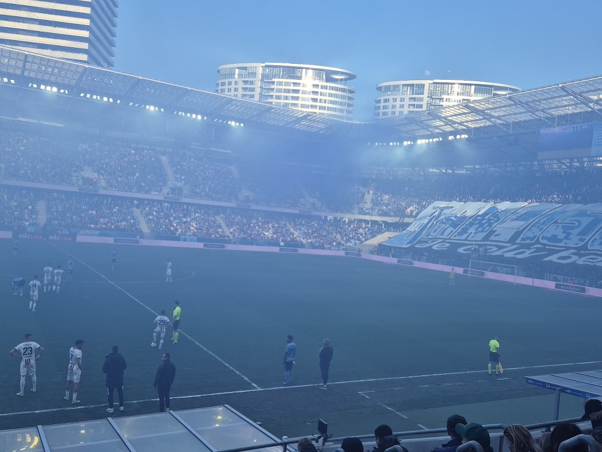 スロバンとスパルタクはコバチクと対戦、ダービーは花火によって中断された