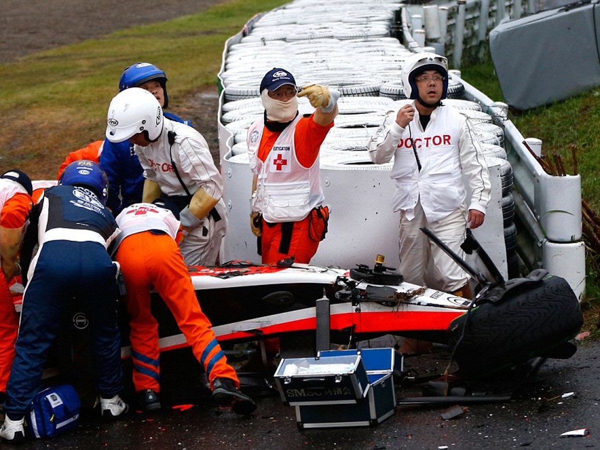 Jules Bianchi utrpel pri havárii počas VC Japonska ťažké zranenia hlavy a je v kritickom stave