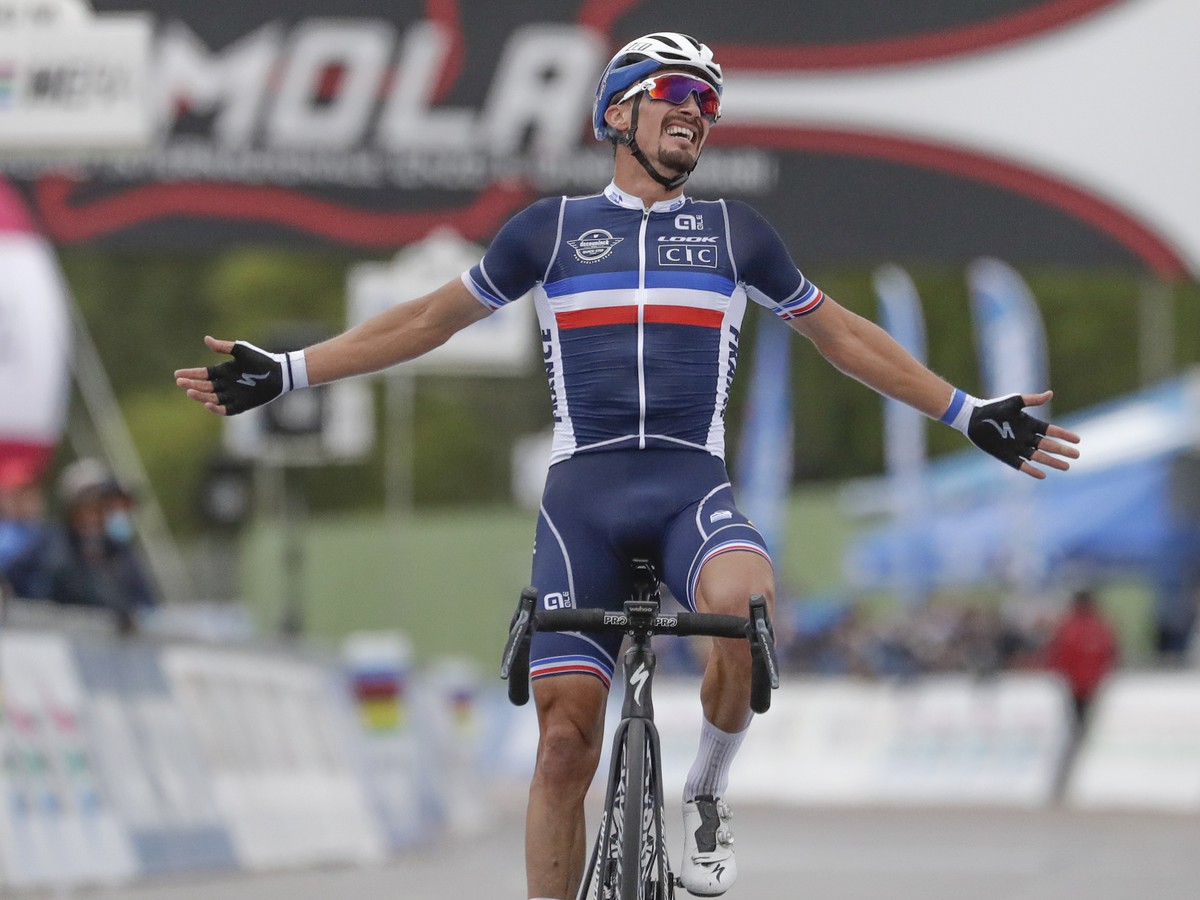 Julian Alaphilippe sa stal majstrom sveta v cyklistických cestných pretekoch