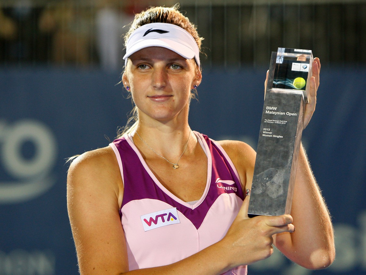 Karolína Plíšková s trofejou pre víťazku 