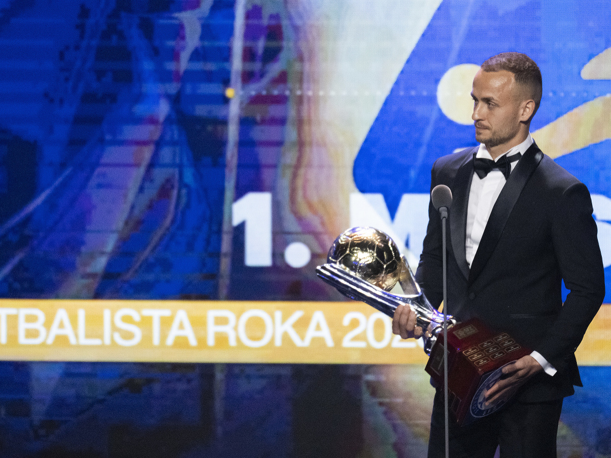 シュクリニアルは、5度目の勝利を生きて見ることができませんでした。サッカー選手オブ・ザ・イヤーのプレミア優勝者との祝賀の夜！