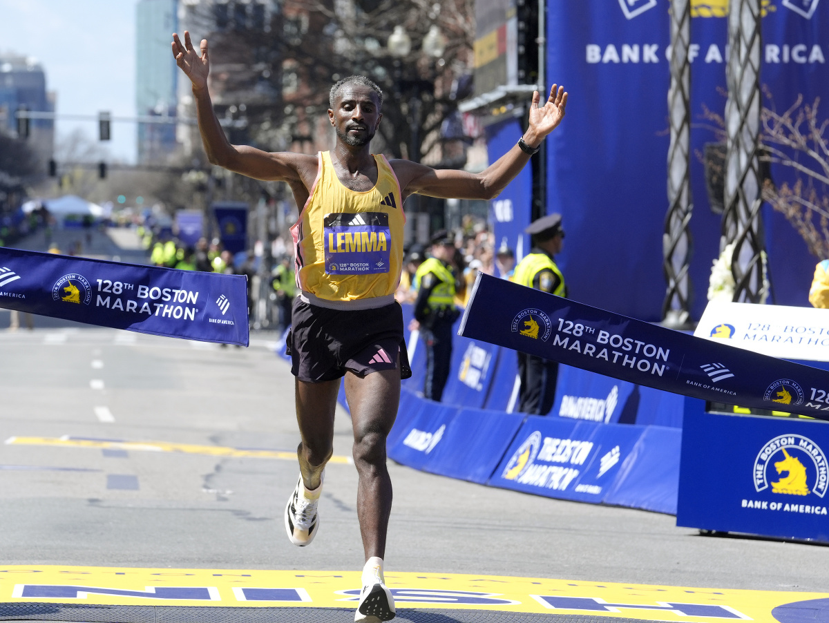 ズデノ・チャーラがタイムを更新：第128回ボストンマラソンで初の優勝者が誕生