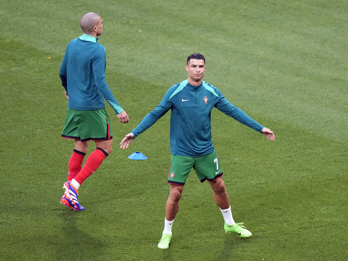 EURO 2024 クリスティアーノ・ロナウドだけではない: ポルトガルはチェコ共和国との試合で記録的な選手2人を起用した
