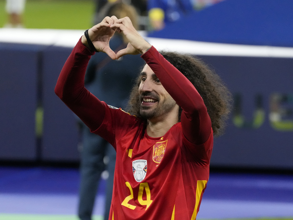 ユーロで優勝したら、やるよ！スペイン人DFはファンを喜ばせ、約束を守った