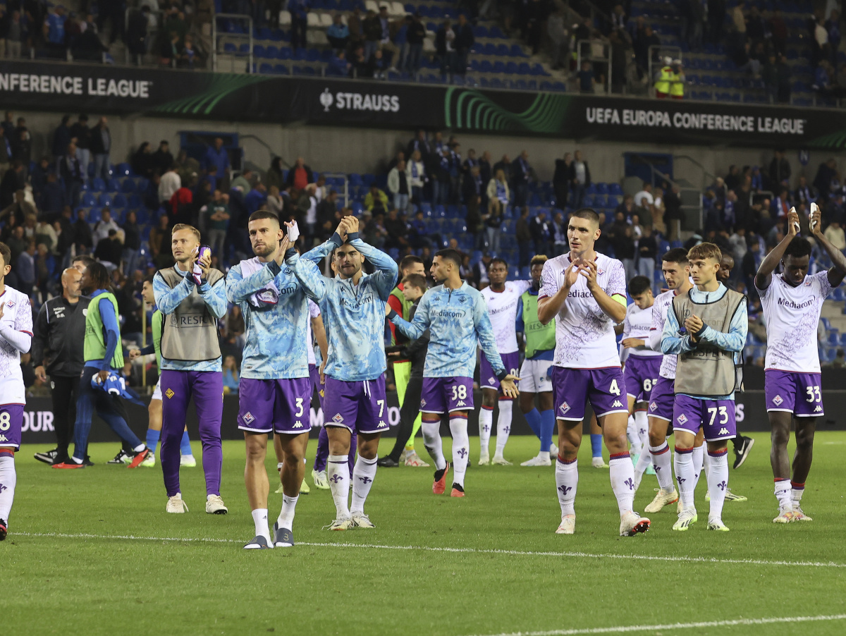 Hráči ACF Fiorentina po zápase 1. kola skupinovej fázy EKL 