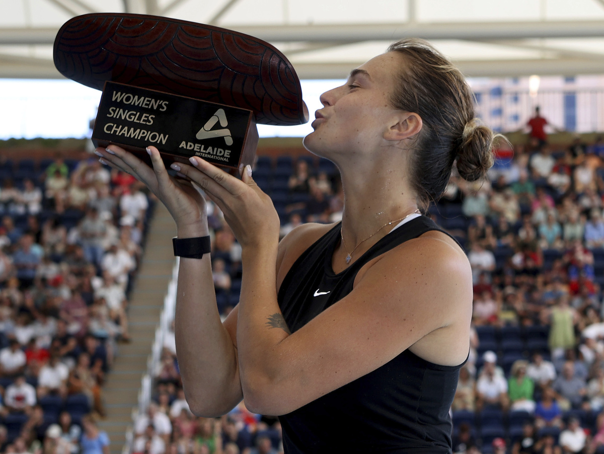 Aryna Sabalenková s trofejou pre víťazku