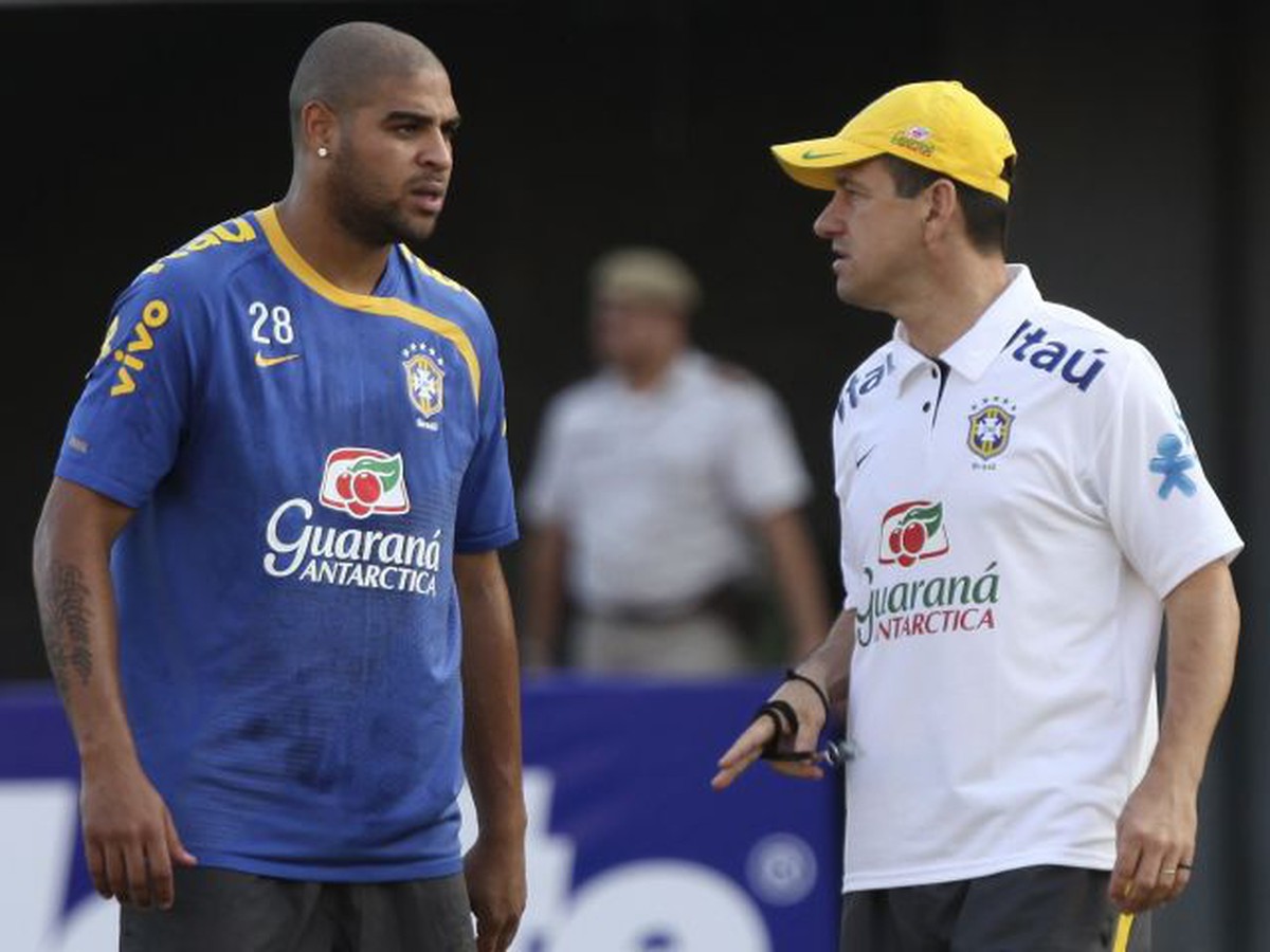 Adriano v debate s reprezentačným trénerom Dungom