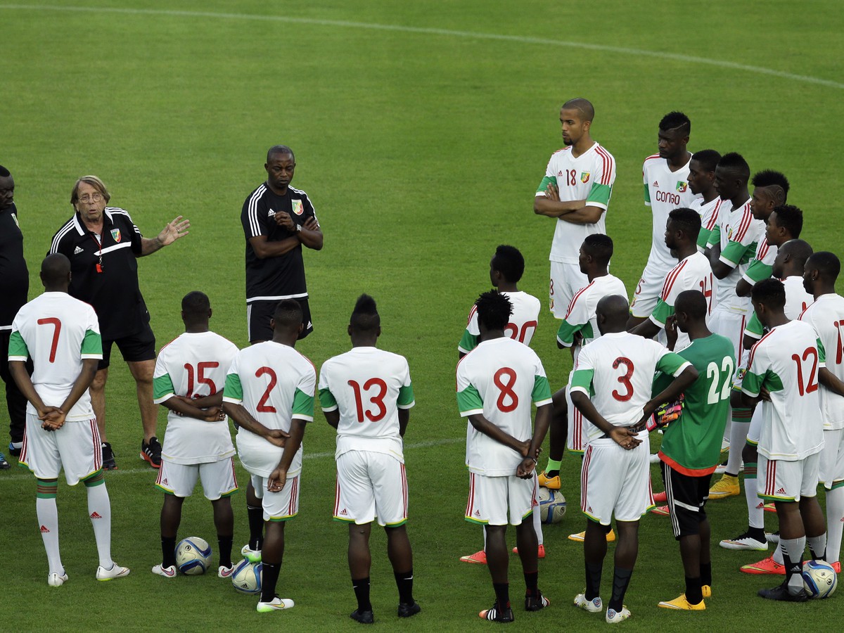 Futbalisti Konga pred súbojom na Africkom pohári národov s trénerom LeRoyom 