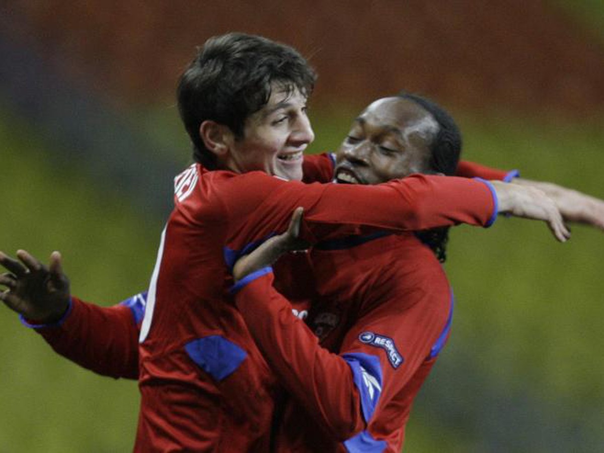 Alan Dzagoev oslavuje gól