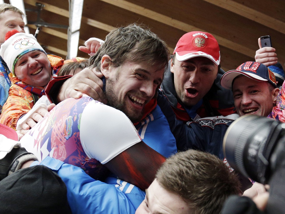 Fanúšikovia oslavujú s Alexandrom Treťjakovom triumf v Soči