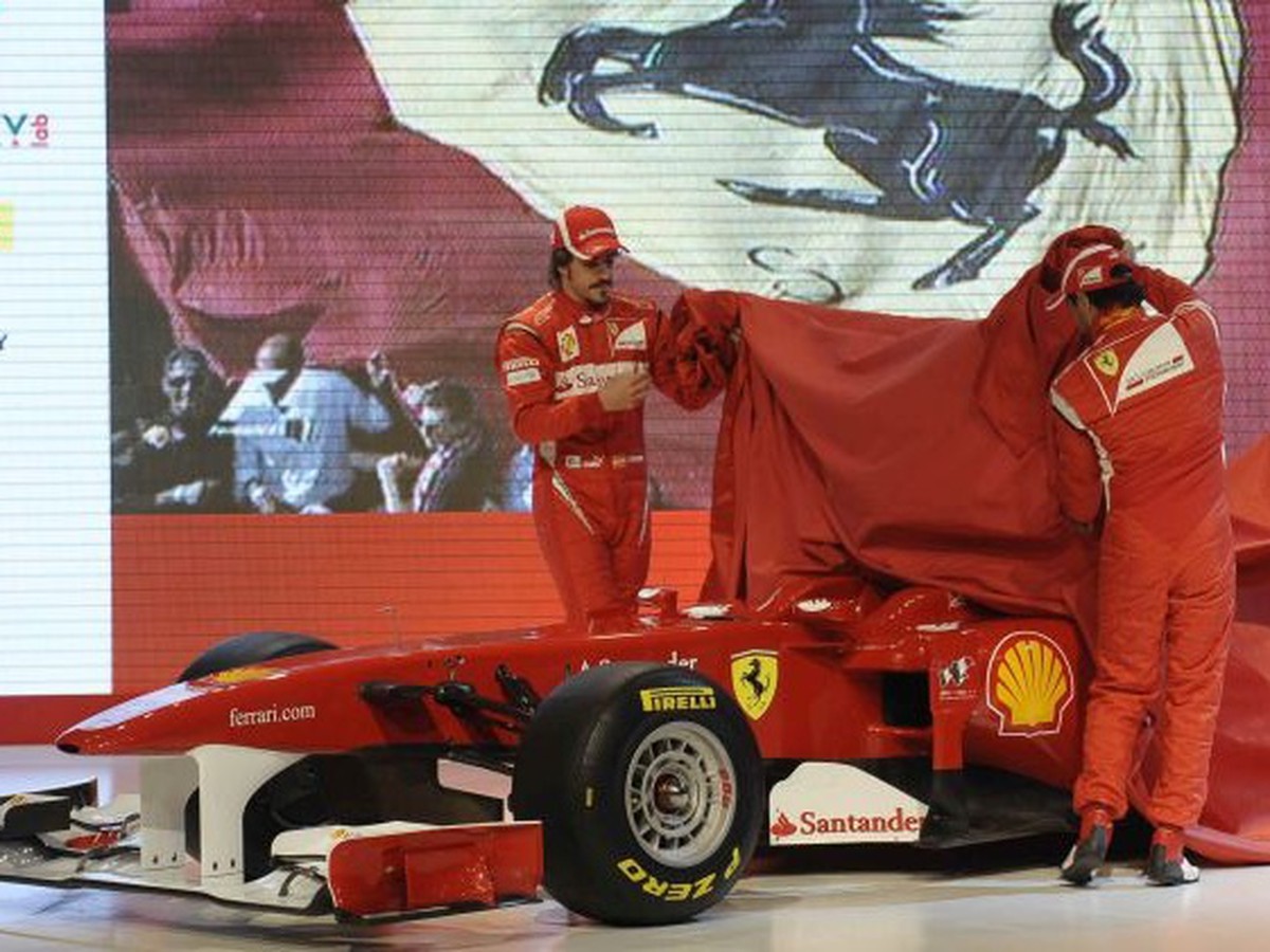 Fernando Alonso a Felipe Massa odhaľujú tohtoročný monopost Ferrari. Pre oboch možno ide o poslednú sezónu v talianskom tíme