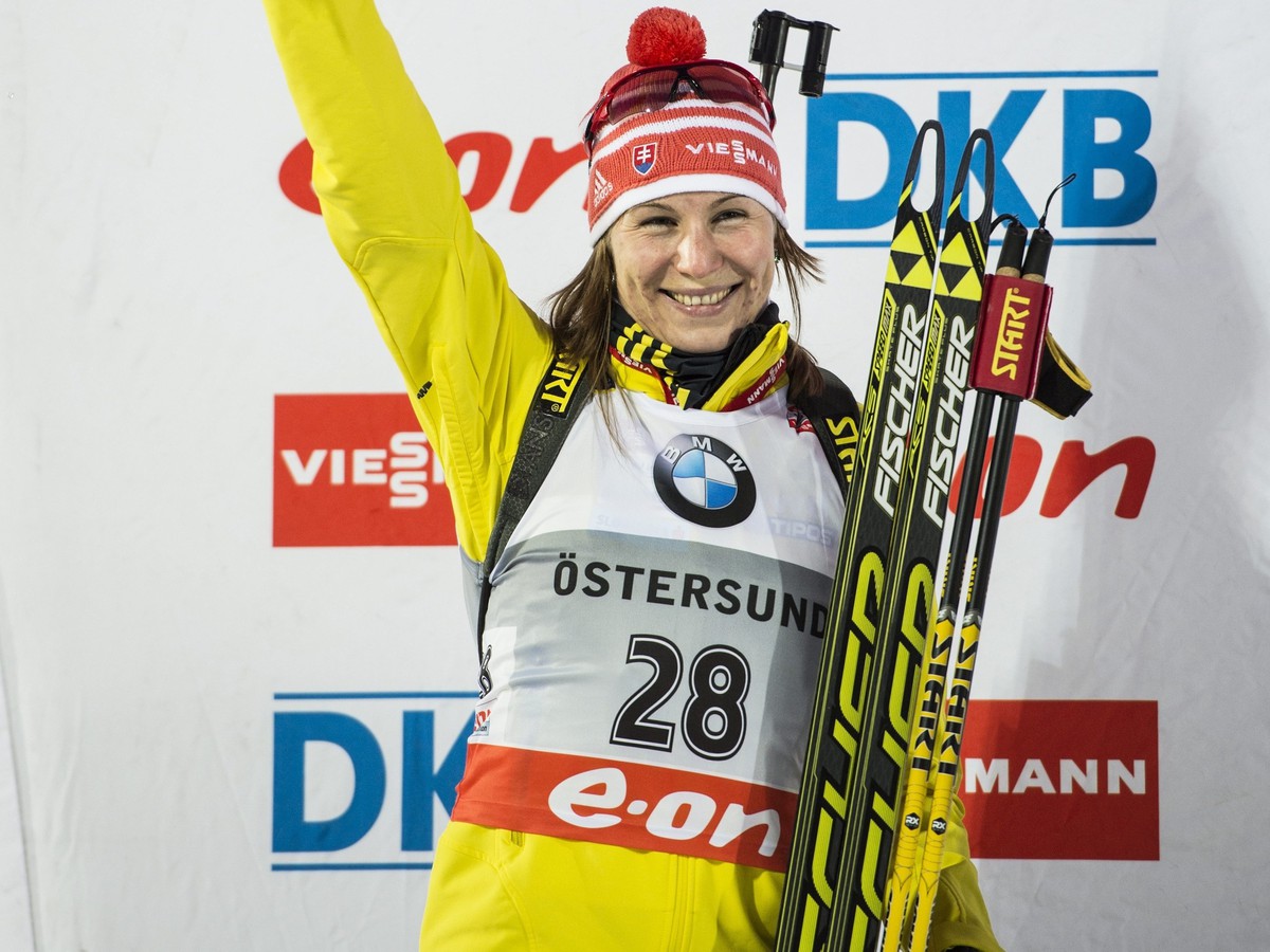 Anastasia Kuzminová na stupni víťazov