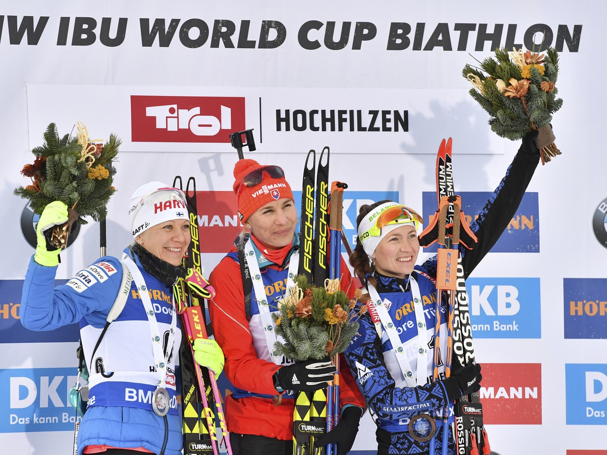 Víťazná trojica sobotňajšieho závodu, zľava Mäkarainenová, Kuzminová a Domračevová