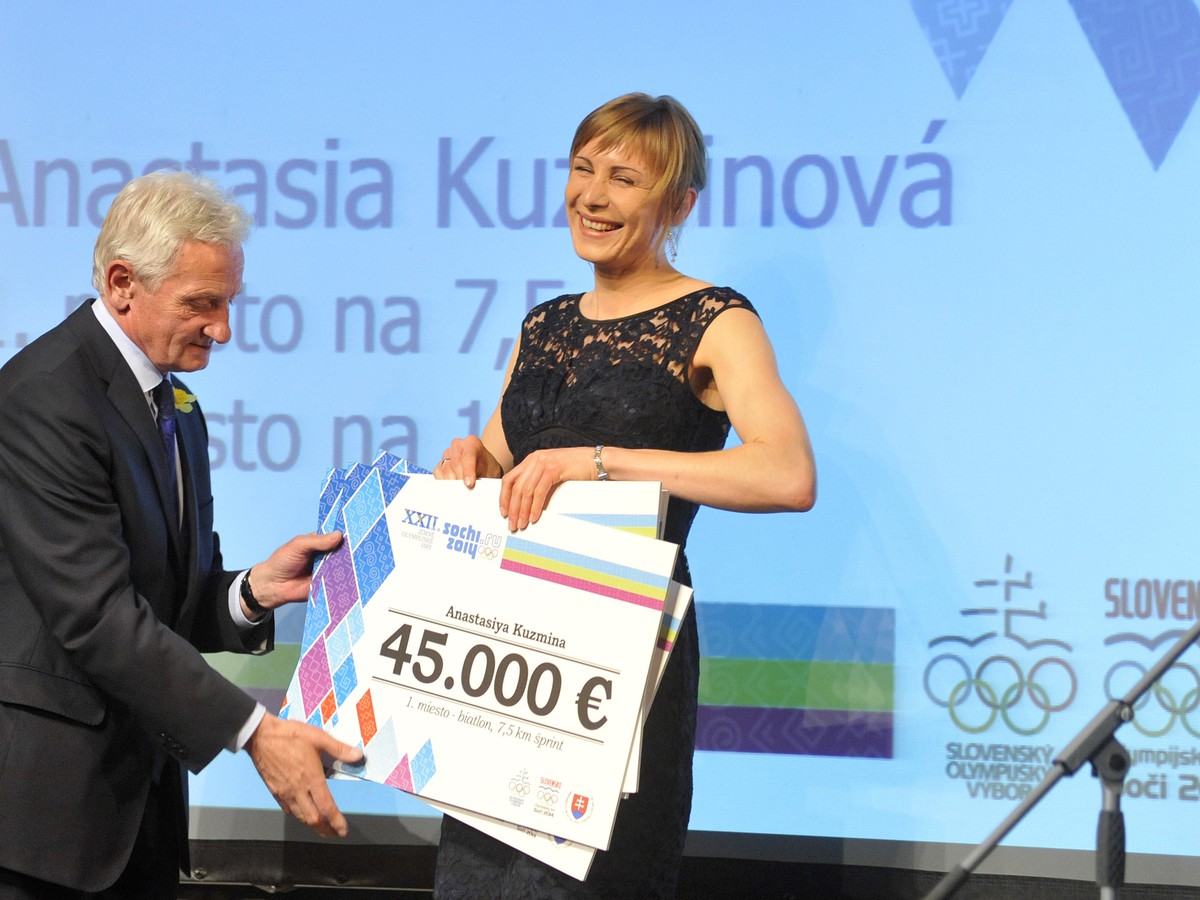 Najúspešnejšia olympionička Anastázia Kuzminová a prezident Slovenského olympijského výboru Frntišek Chmelár
