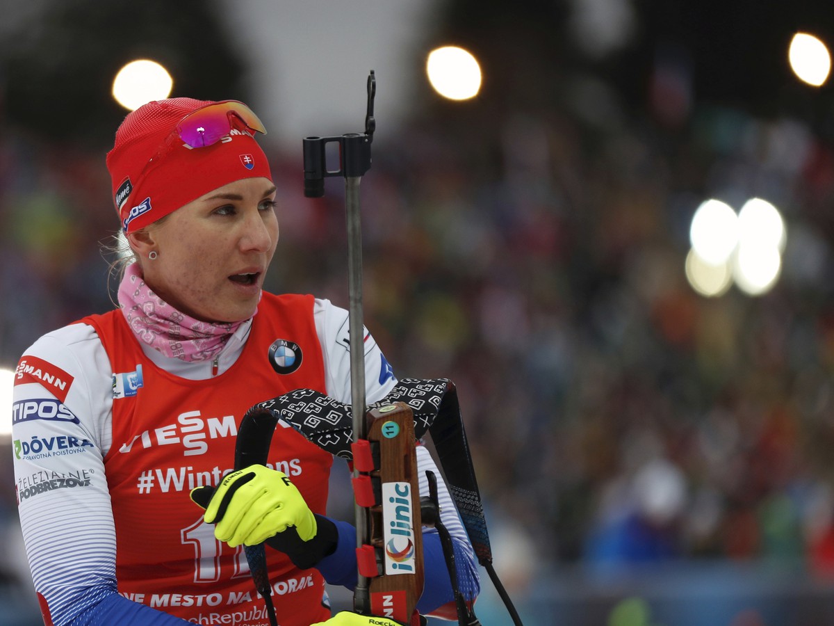 Na snímke slovenská biatlonistka Anastasia Kuzminová oslavuje víťazstvo v preteku na 12,5 km s hromadným štartom Svetového pohára