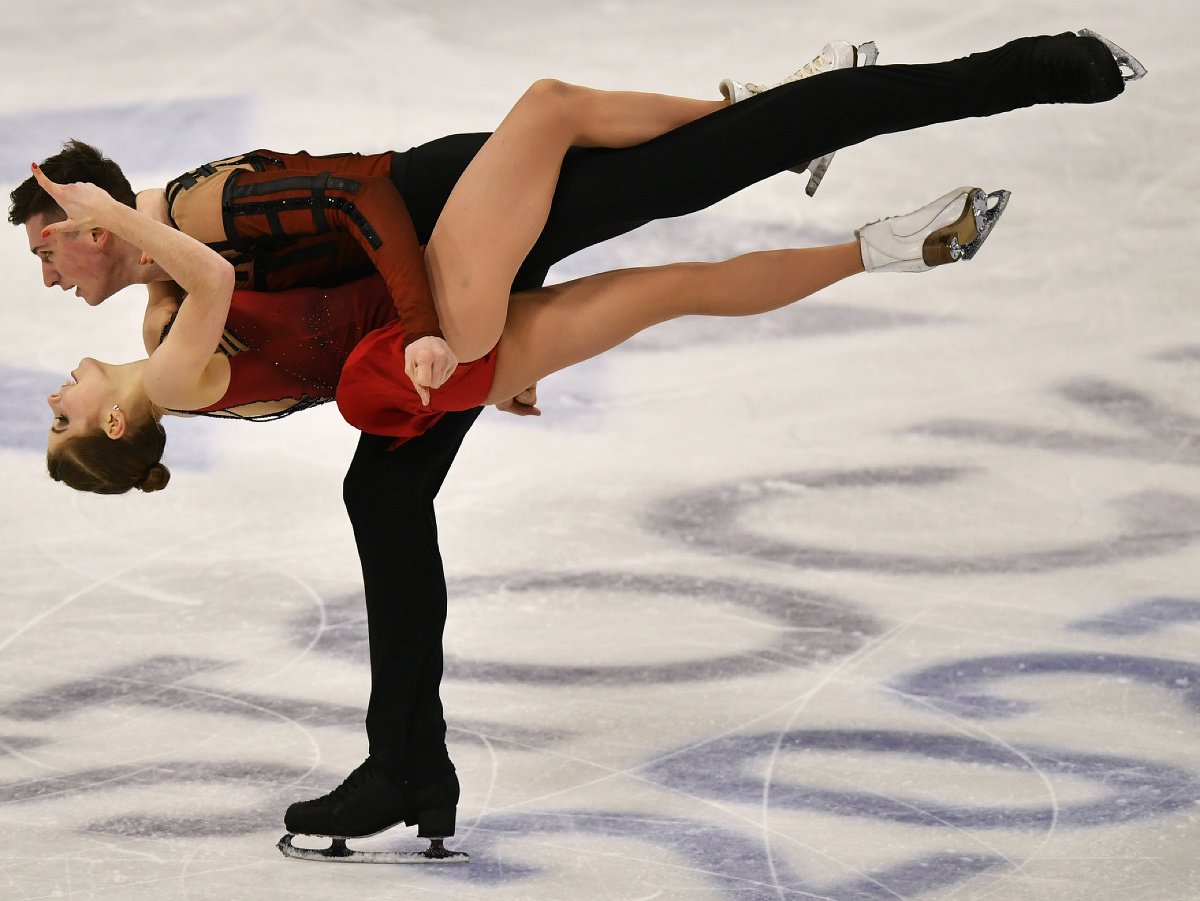 Ruská športová dvojica Anastasia Mišinová a Alexander Gaľamov