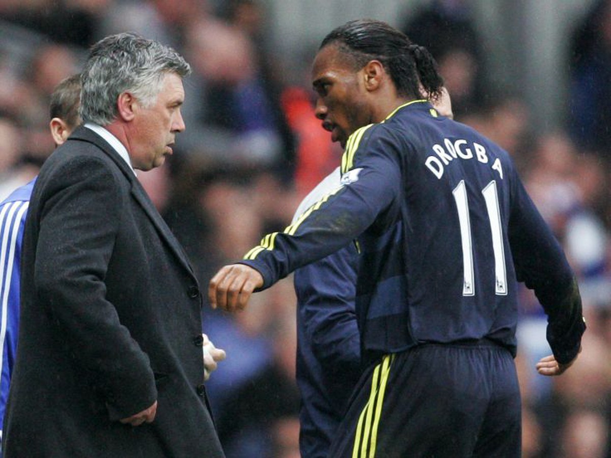 Ancelotti dáva pokynu Drogbovi