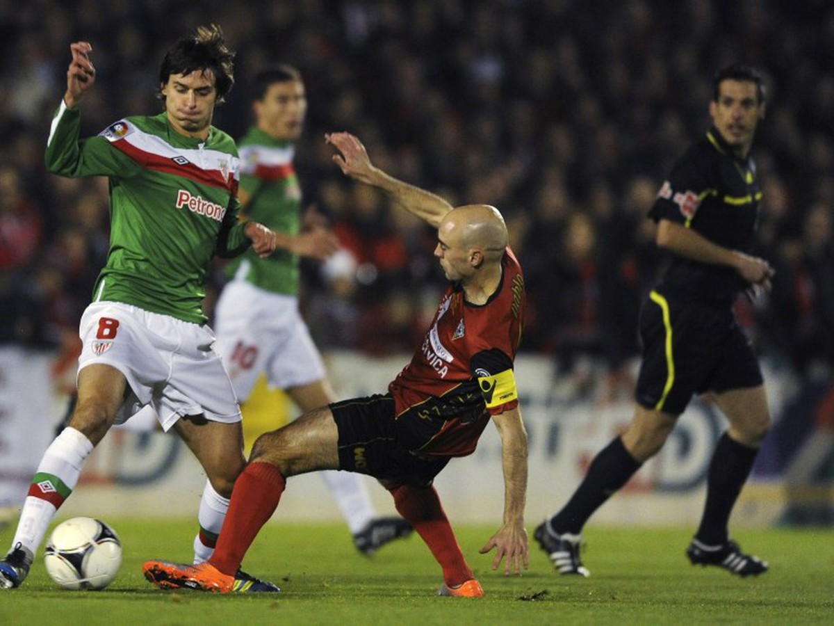 Infante z Mirandes bráni Iturraspeho z Bilbaa