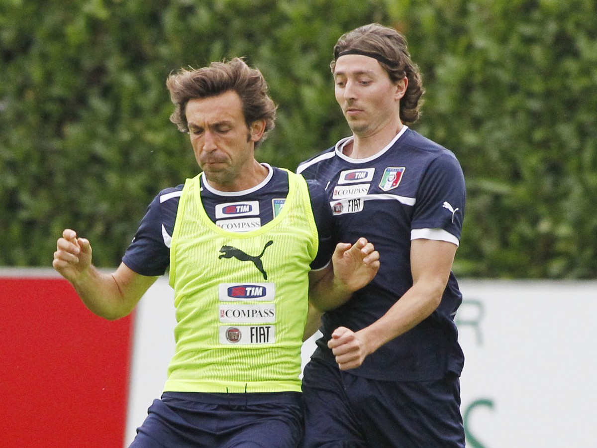 Andrea Pirlo (vľavo) počas reprezentačného tréningu