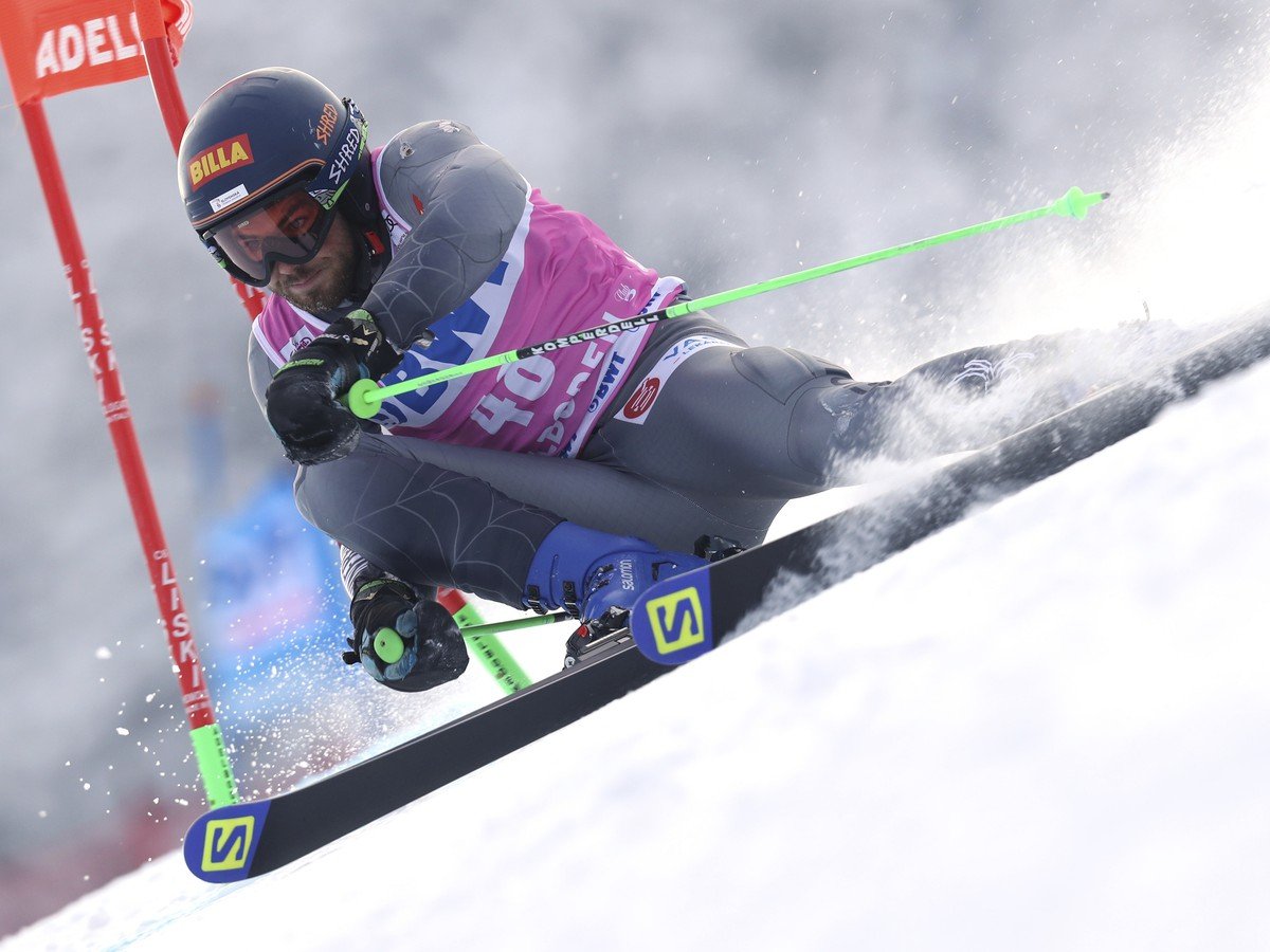 Slovenský lyžiar Andreas Žampa na trati v 1. kole obrovského slalomu Svetového pohára 12. januára 2019 vo švajčiarskom stredisku Adelboden