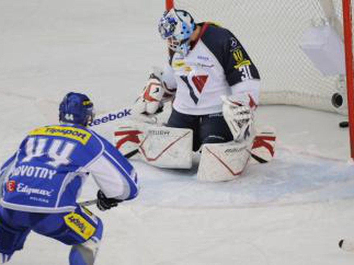 Andrej Novotný prekonáva Galbraitha