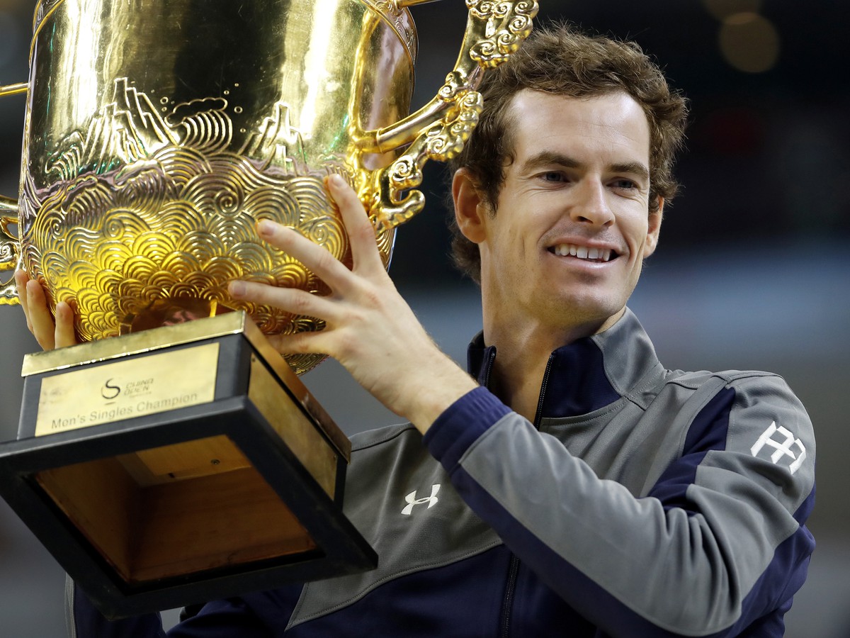 Andy Murray s víťaznou trofejou