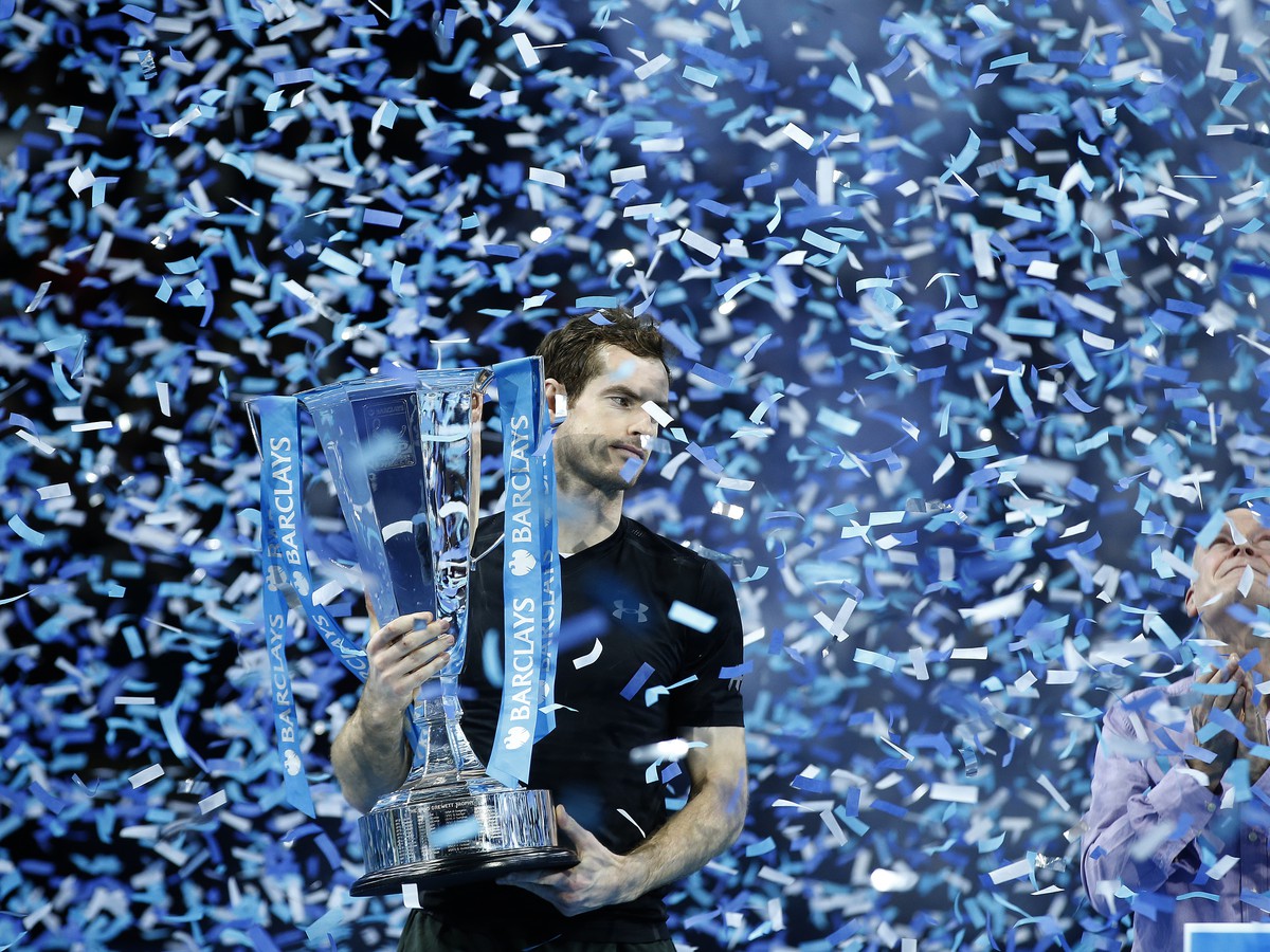 Andy Murray s trofejou pre víťaza