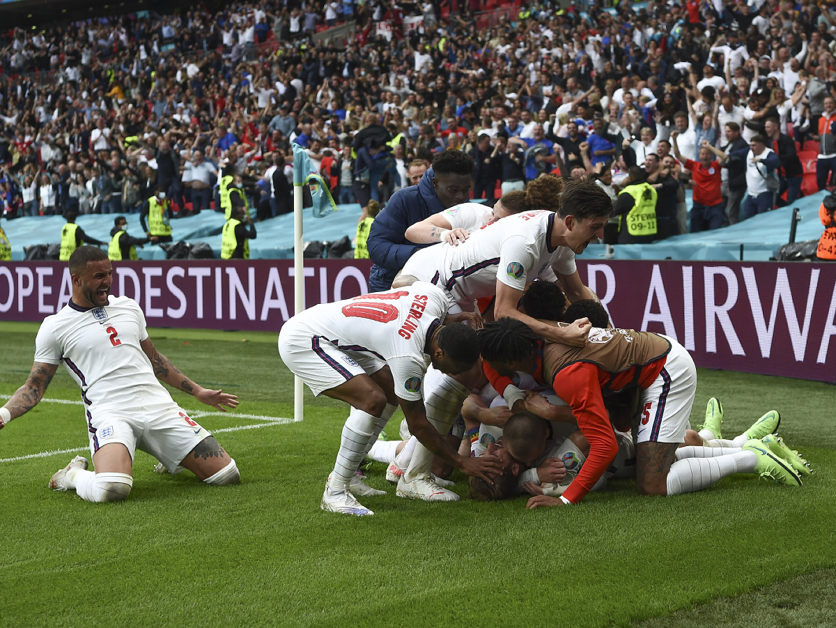 Futbalisti Anglicka sa radujú z gólu