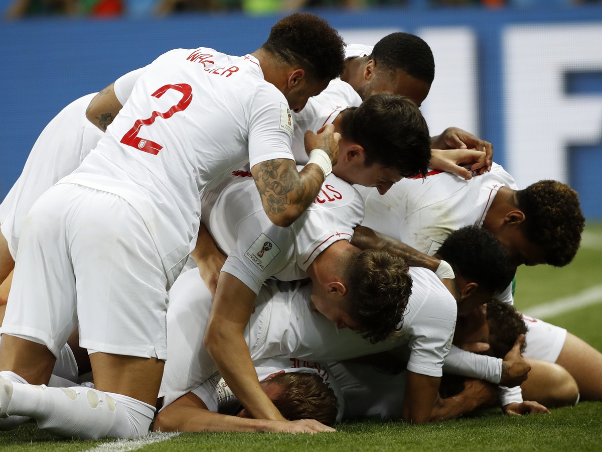Anglickí futbalisti sa tešia po strelení úvodného gólu v semifinálovom zápase Chorvátsko - Anglicko