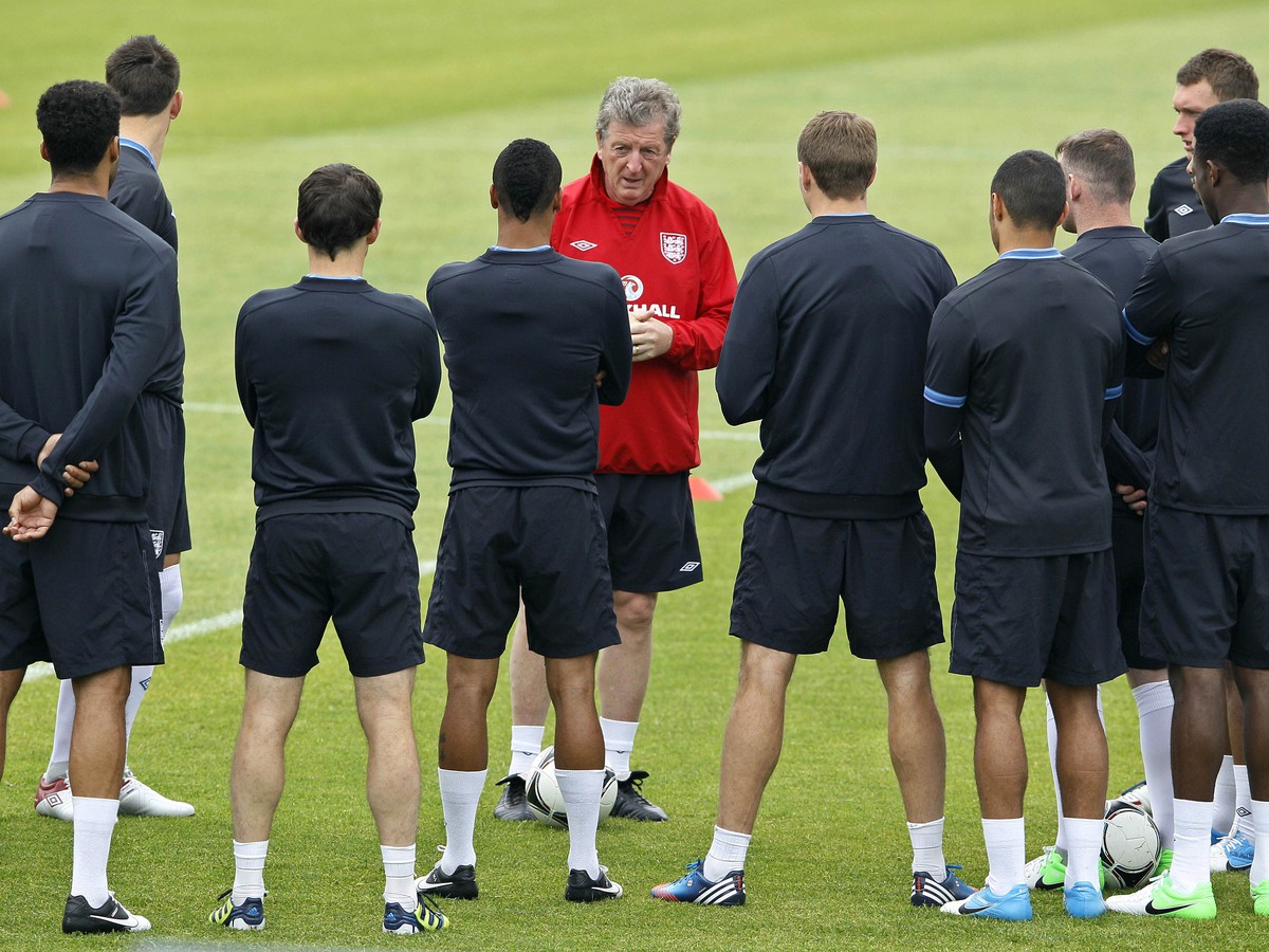 Roy Hodgson s hráčmi Anglicka na tréningu