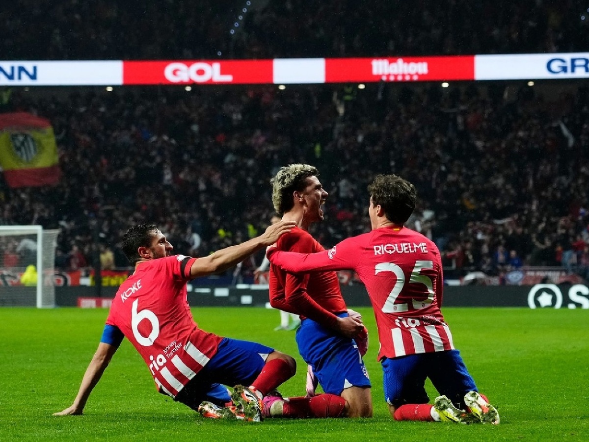 Antoine Griezmann oslavuje gól so spoluhráčmi