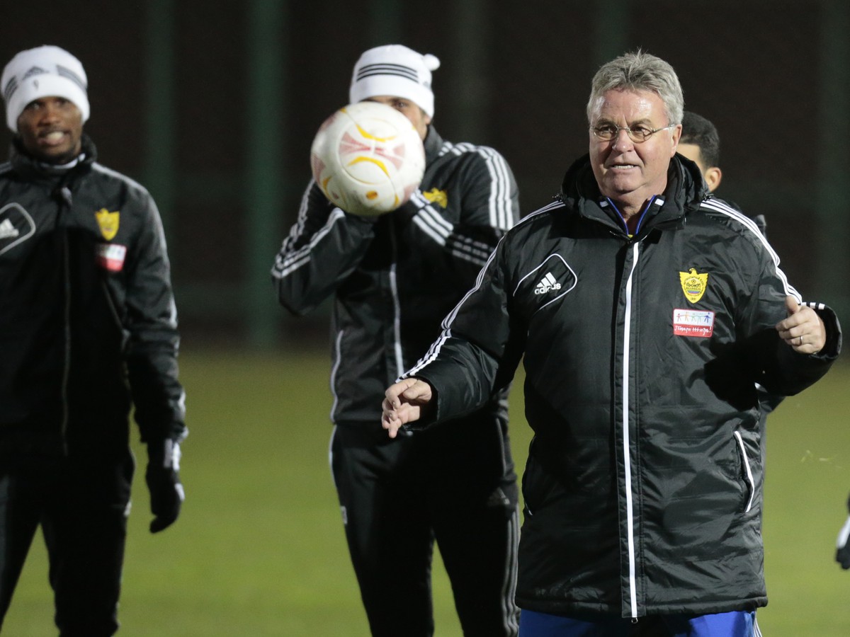 Guus Hiddink počas tréningu Anži