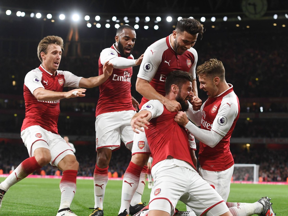 Hráči Arsenalu sa tešia z víťazného gólu
