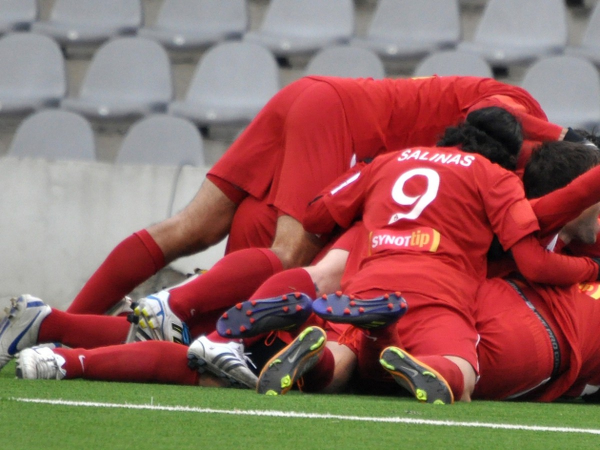 Hráči AS Trenčín sa radujú z gólu na 1:0
