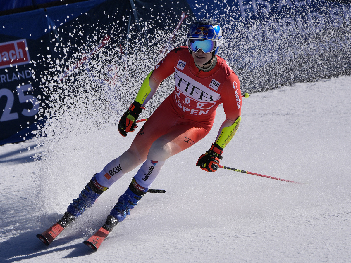 Švajčiarsky lyžiar Marco Odermatt reaguje v cieli 2. kola obrovského slalomu Svetového pohára v alpskom lyžovaní v americkom Aspene 