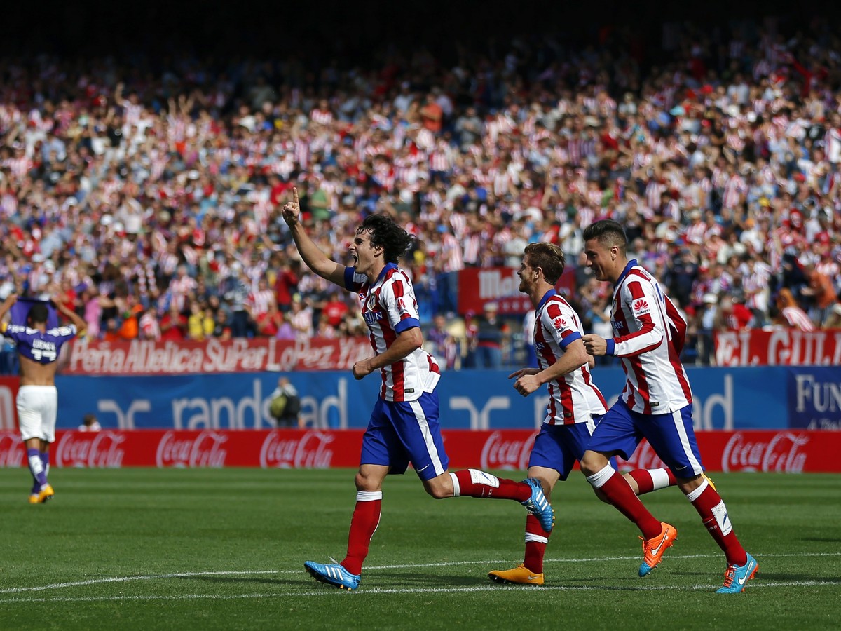 Tiago so spoluhráčmi oslavujú gól do siete Espaňolu