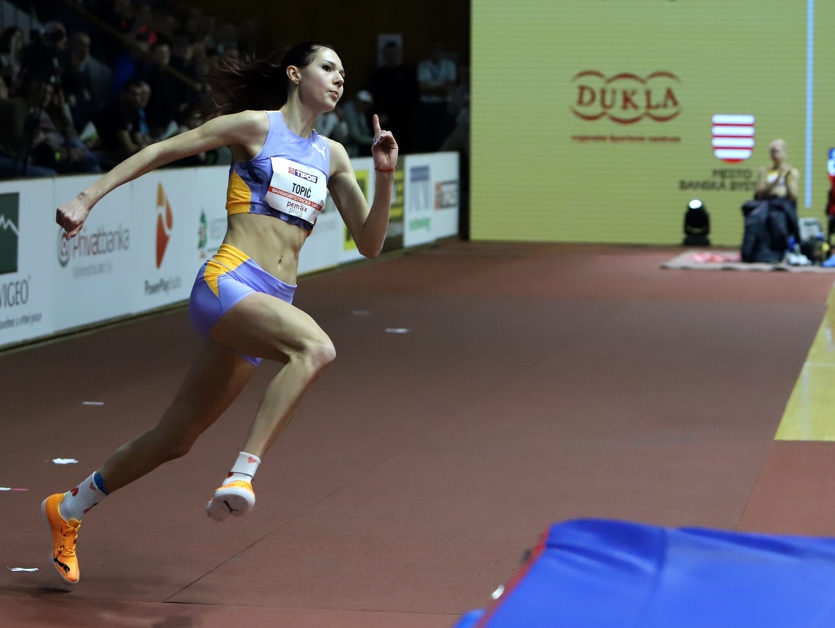Srbská výškarka Angelina Topičová sa stala víťazkou výkonom 197 cm vo výškarskej súťaži žien na 30. ročníku Banskobystrickej latky (BBL) v Športovej hale VŠC Dukla na Štiavničkách v Banskej Bystrici