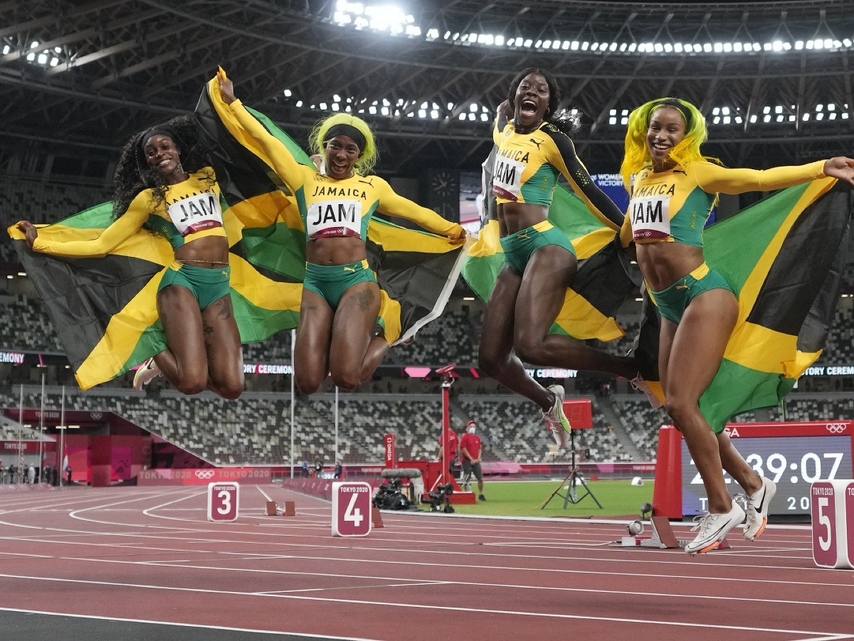 Jamajčanky zlaté v štafete na 4x100 m