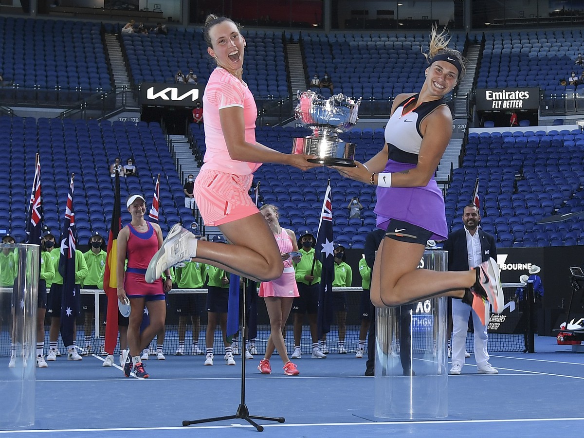 Elise Mertensová a Aryna Sabalenková triumfovali v ženskej štvorhre na grandslamovom tenisovom turnaji Australian Open