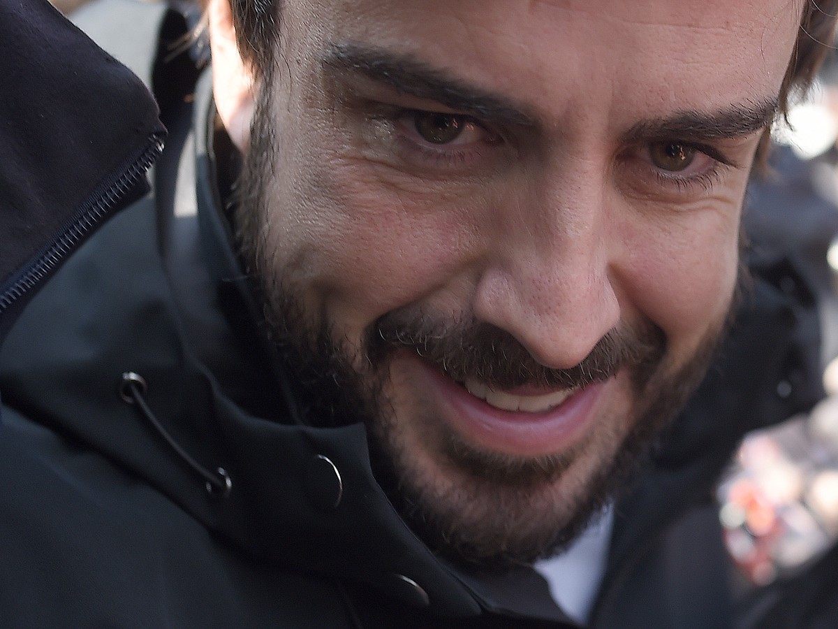 Fernando Alonso v Barcelone havaroval.